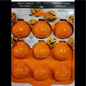 Trudeau Structure Silicone Orange Pumpkin Cupcake Pan Mold - Halloween -BPA Free